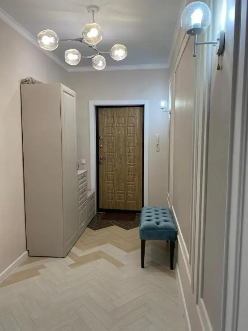 2-uhkomnatnaja sovremennaja novaja kvartira v tsentre goroda