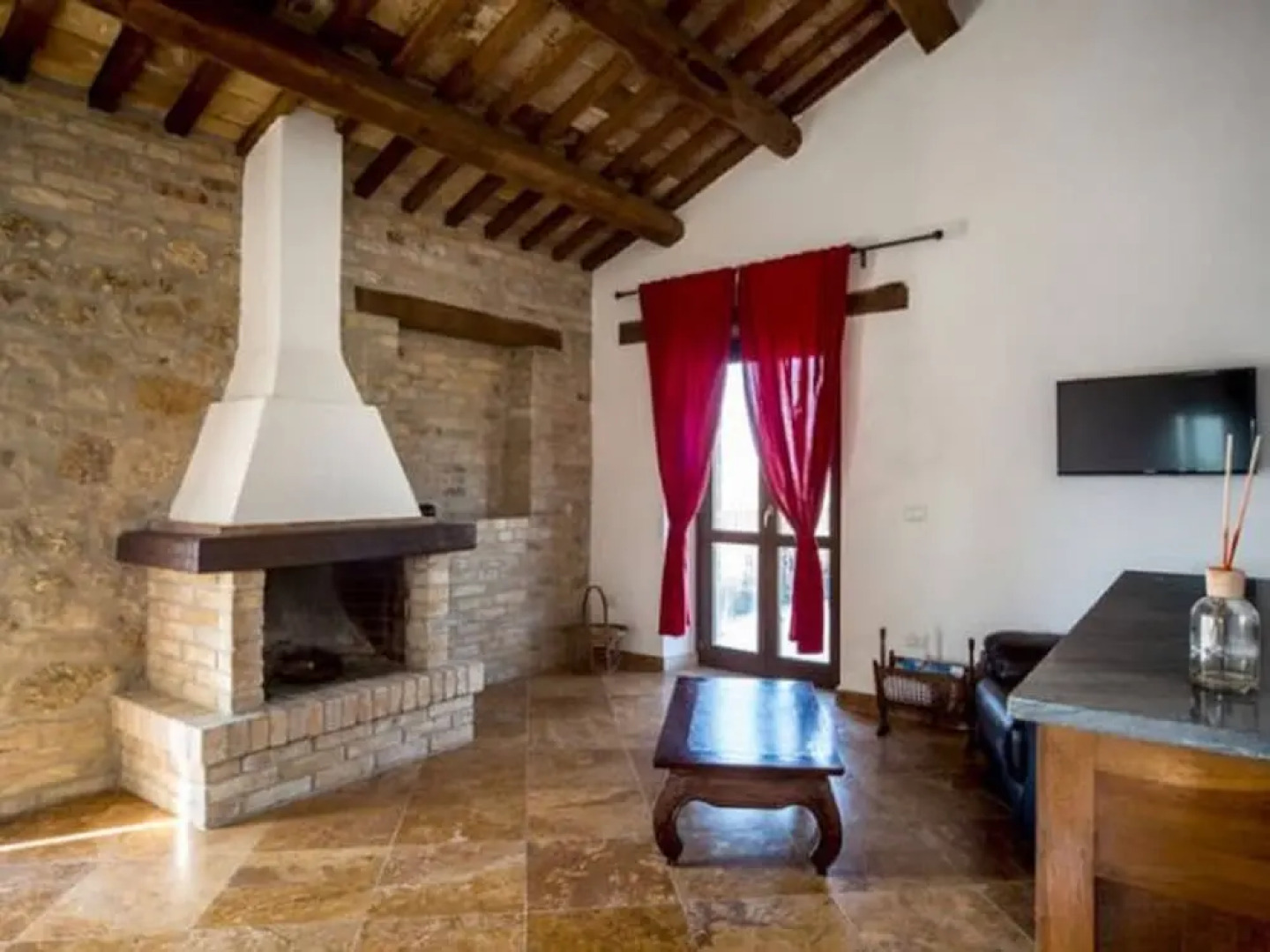 Apartment in Ascoli Piceno With Pool & Beaches