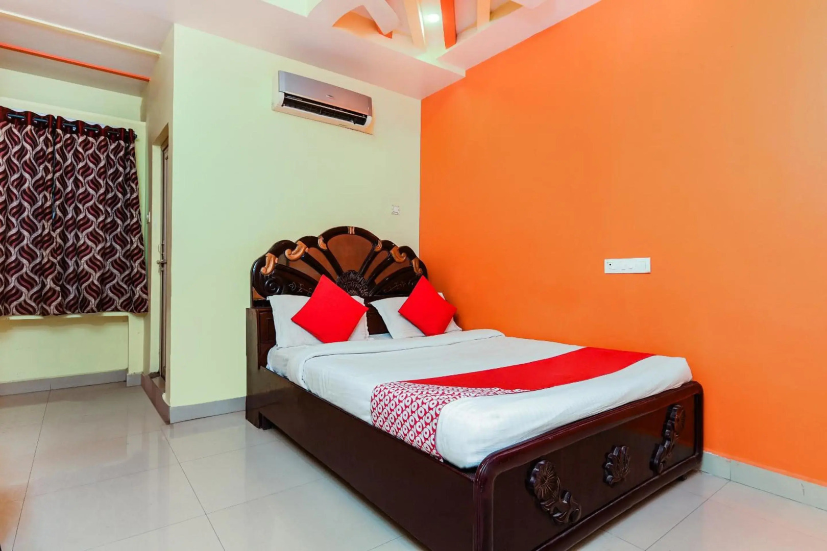 OYO 13425 Sindhura Guest House