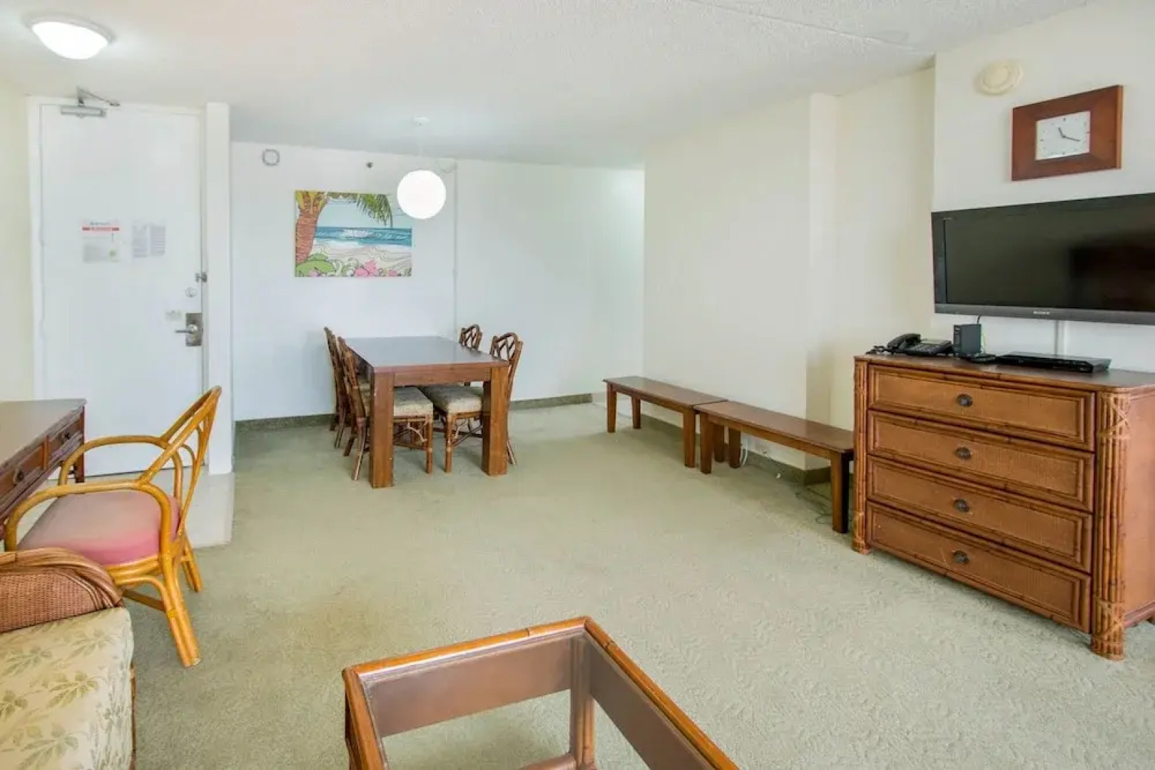 Waikiki Banyan - Ocean View Tower 1 Suite 2214