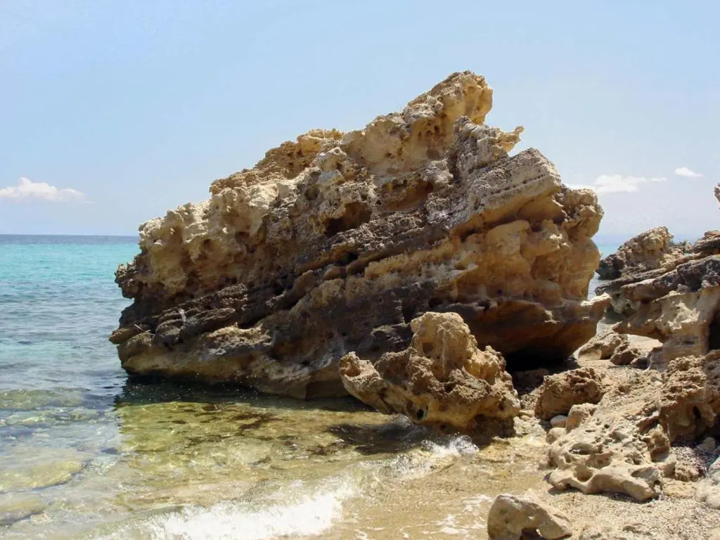 4 bedroom villa with pool and garden