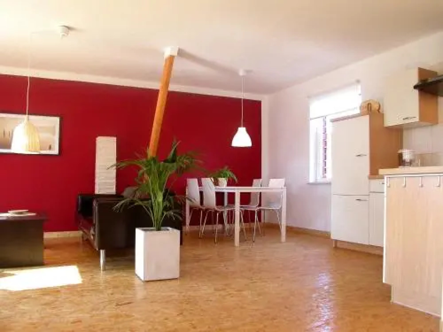 Roter Bungalow am Strand _50m_ _ O