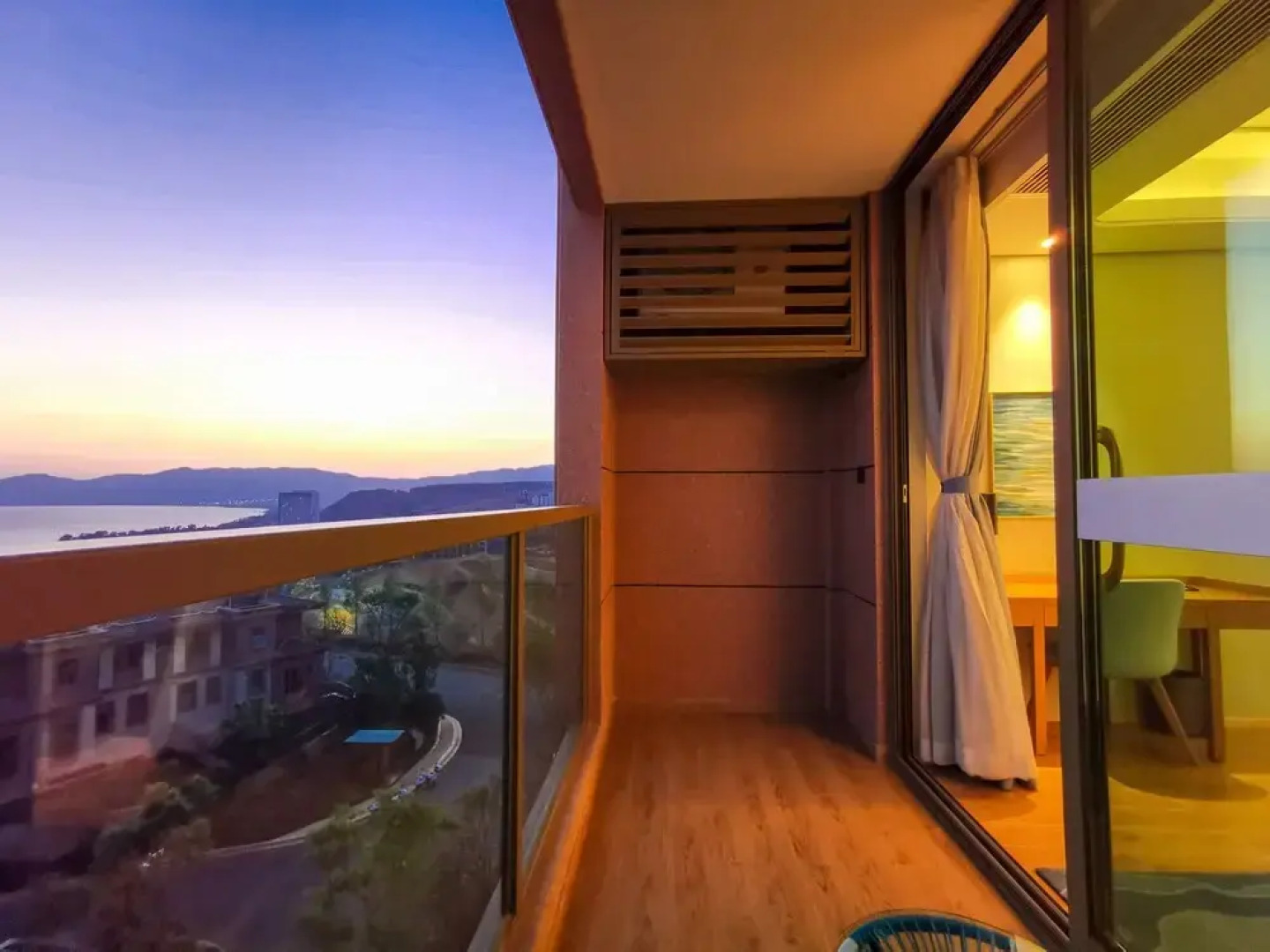 Emerald Bay Hotel Fuxian Lake