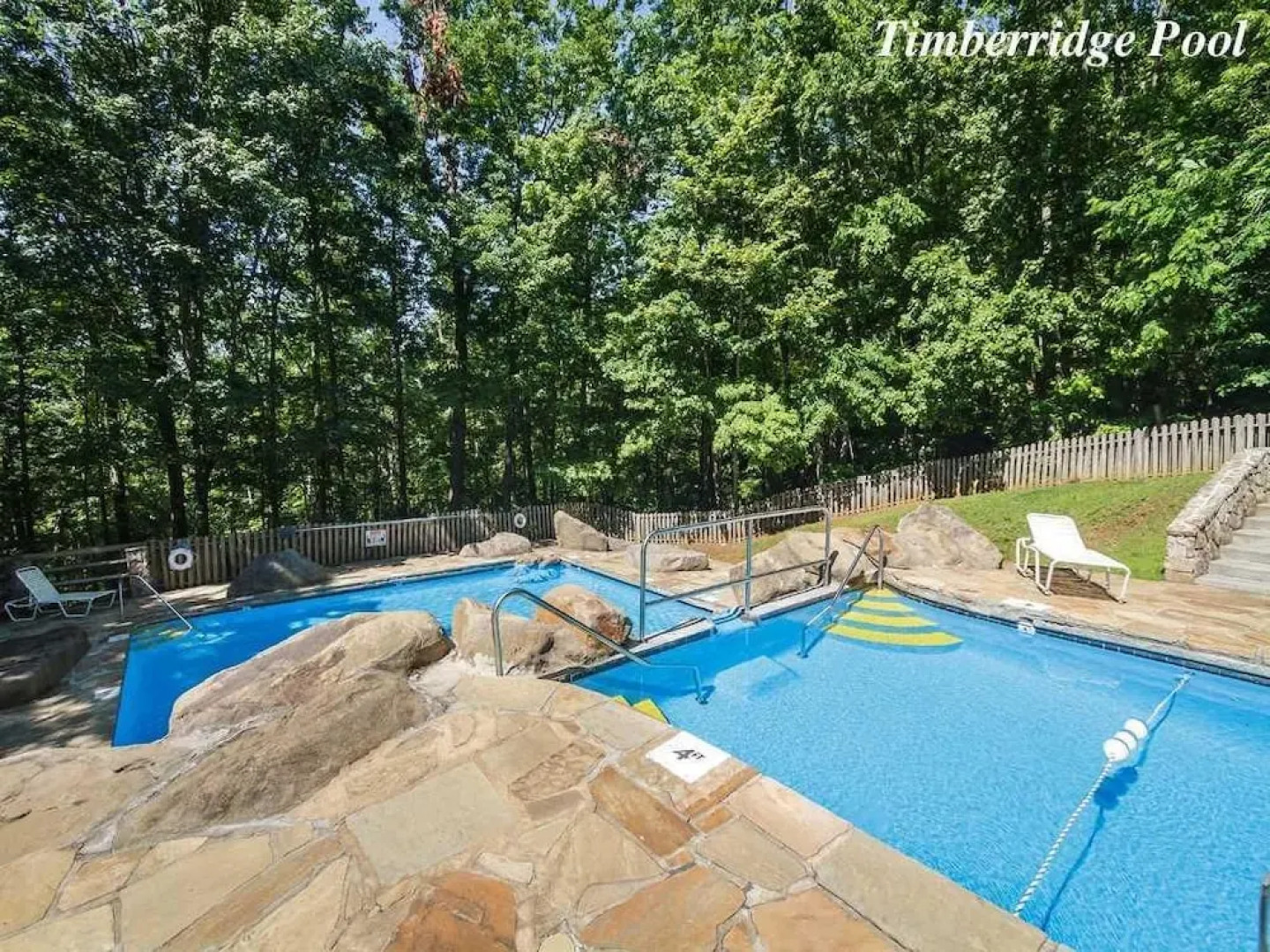 On Eagles Wings 2 Bedroom Mountain View Home with Hot Tub