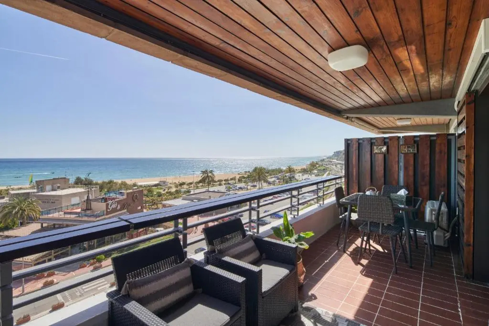 Elegant apt 4 pax 1 min from the beach with Wifi