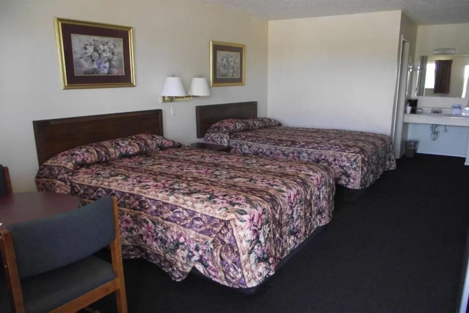 Glen Rose Inn and Suites