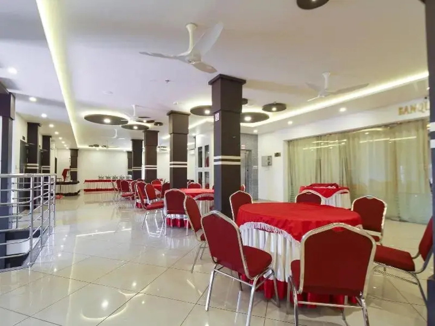 Le Moshe Inn by OYO Rooms