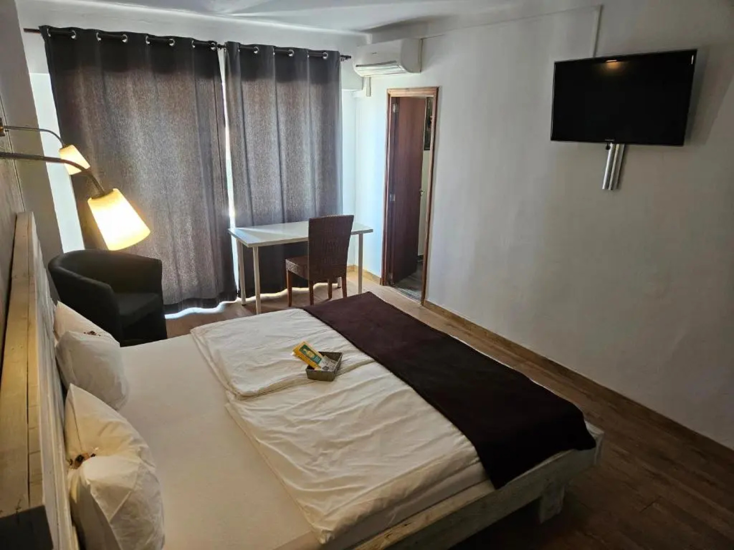 Seven Hostal & Spa
