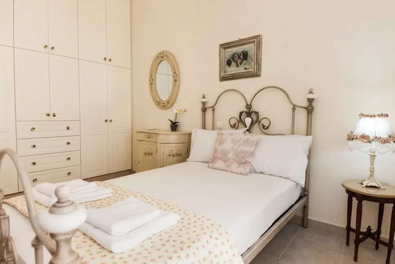 Deluxe 2 Bedroom apt in Petroupoli