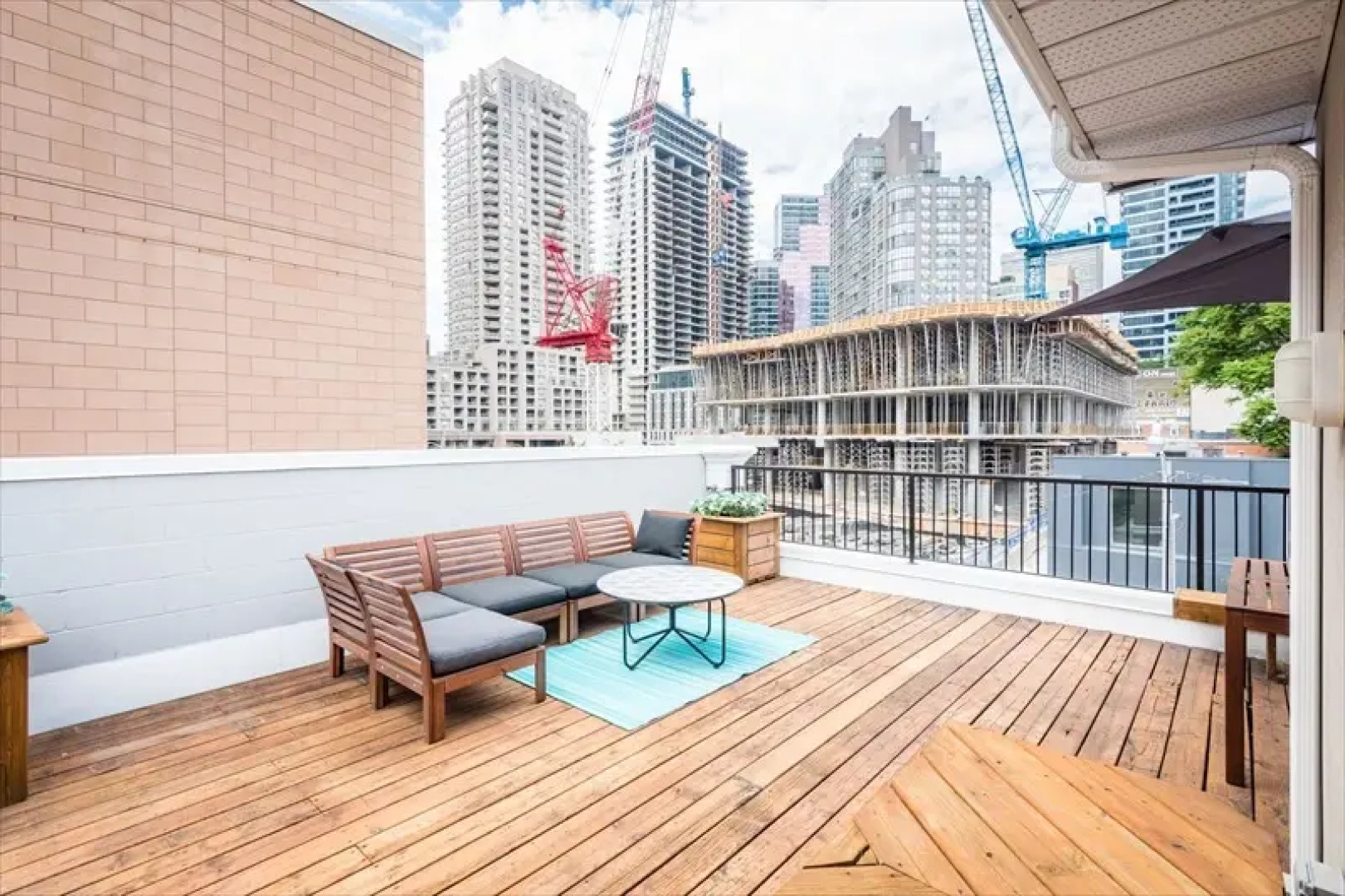 Bright 3BR in Church Yonge Corridor by Sonder