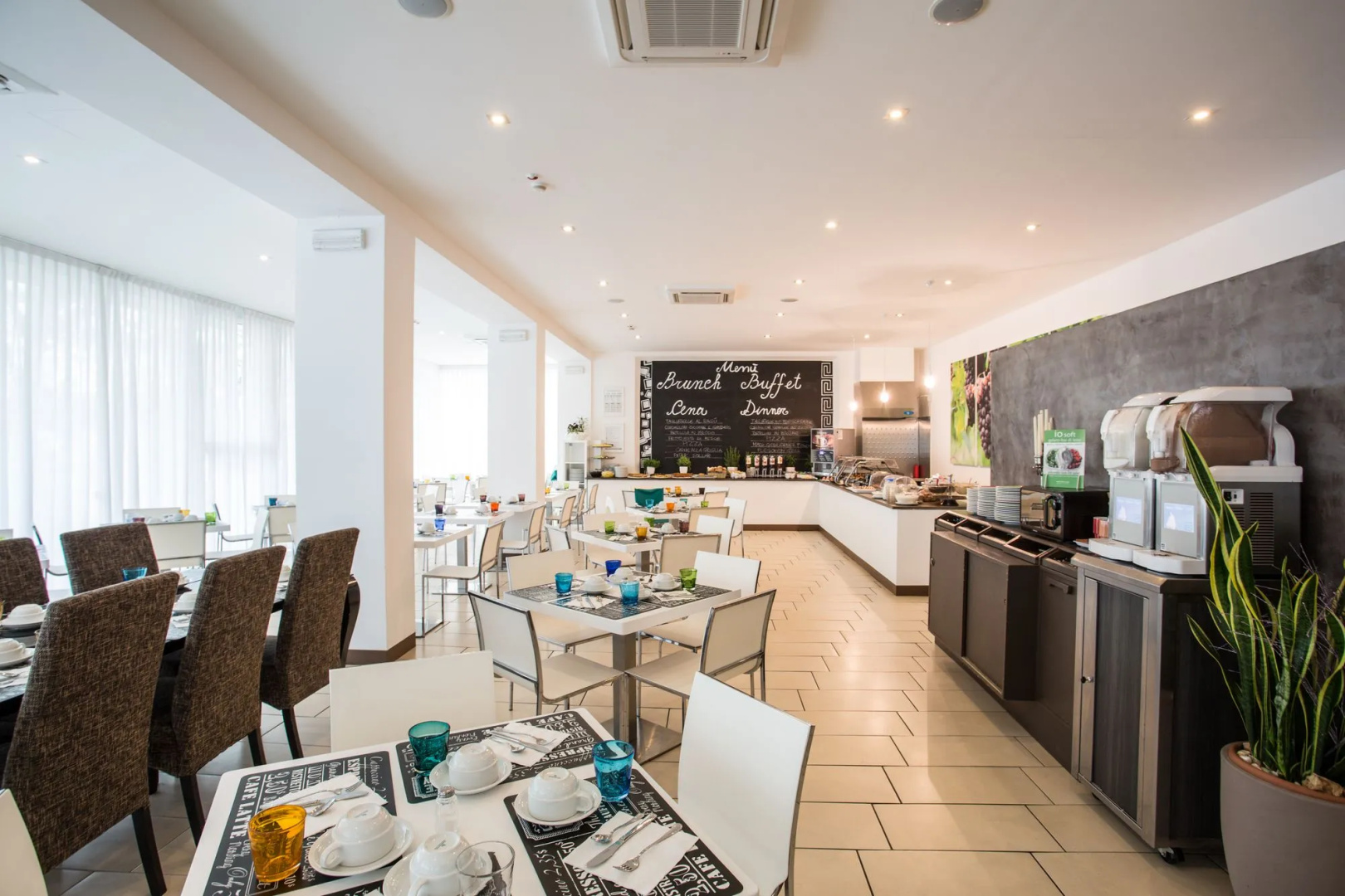 Mokambo Shore Hotel
