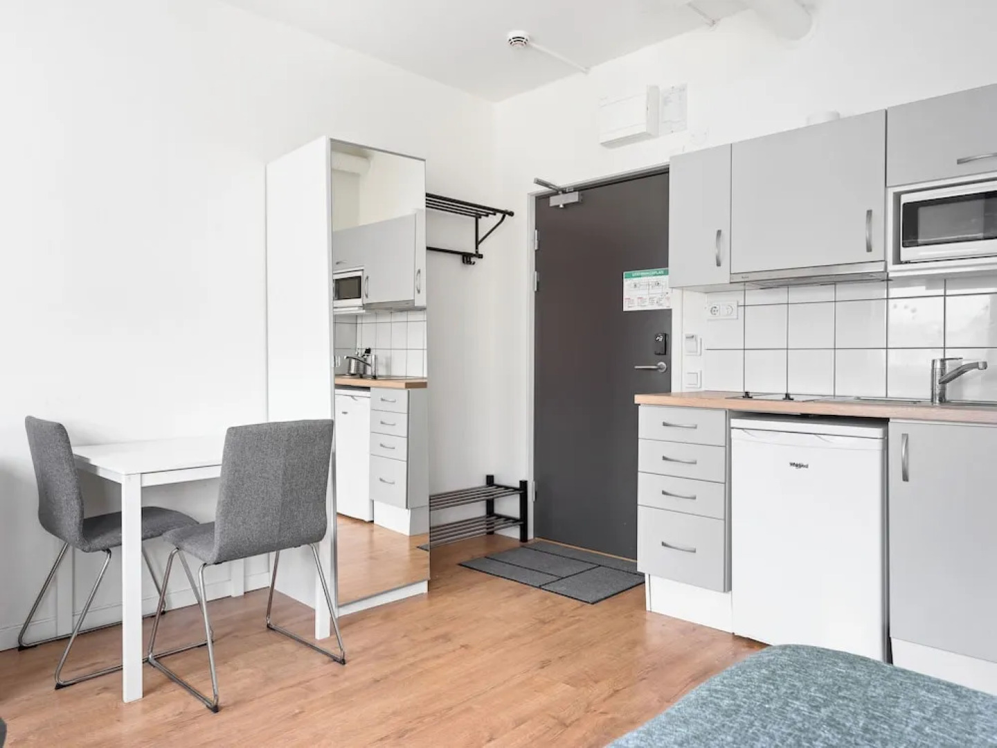 Part-Time Home Hotel Rotebro Station