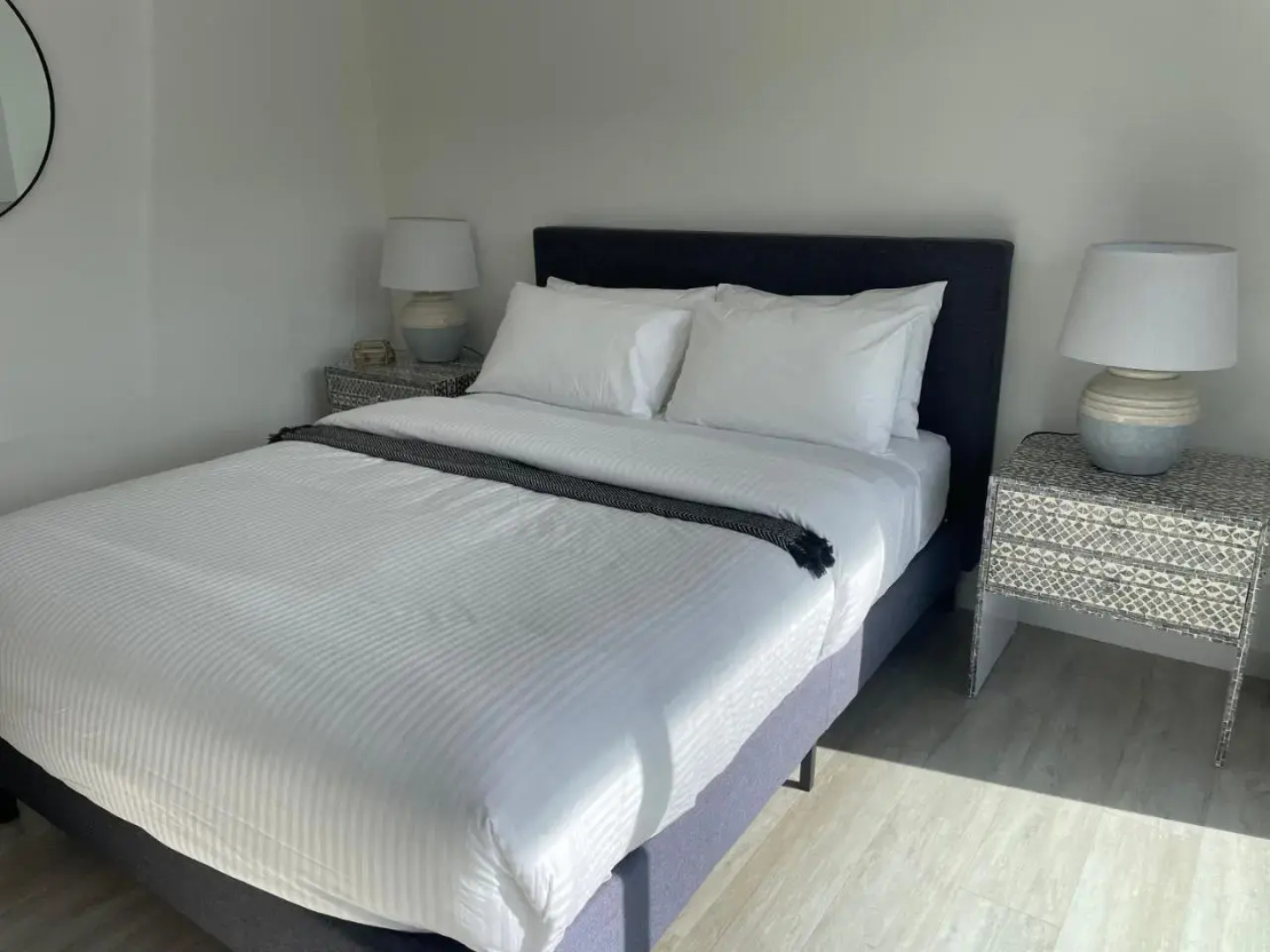 The Wheelhouse - 2BR Waterfront Apt in town