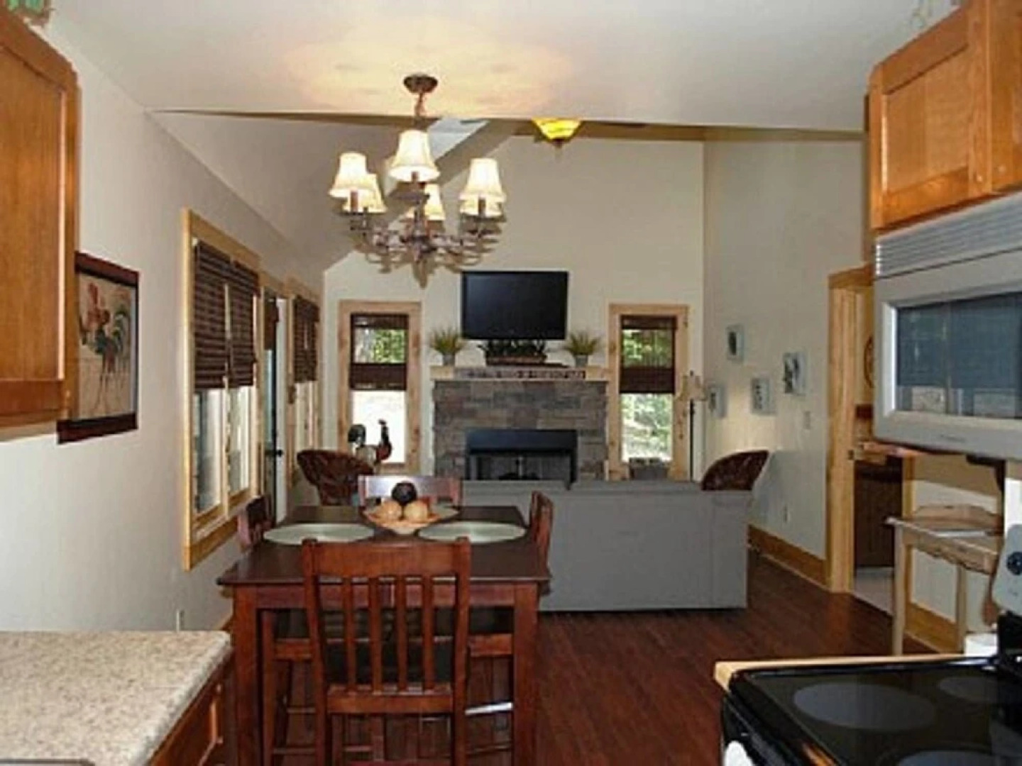 Rooster Ridge Cabin Holiday home 2 BestStayz.1