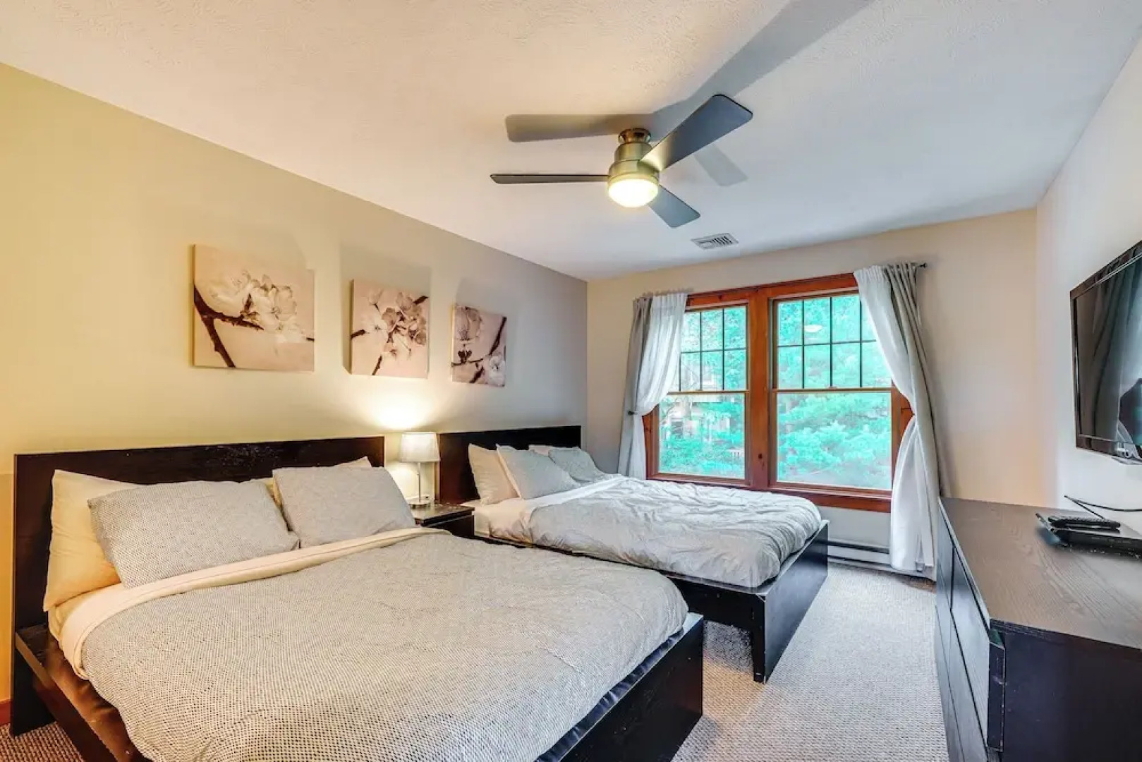 Tannersville Resort Home w/ Deck & Gas Grill!