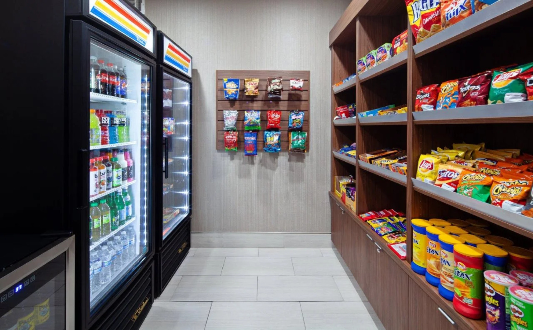 Holiday Inn Express & Suites Tulare by IHG