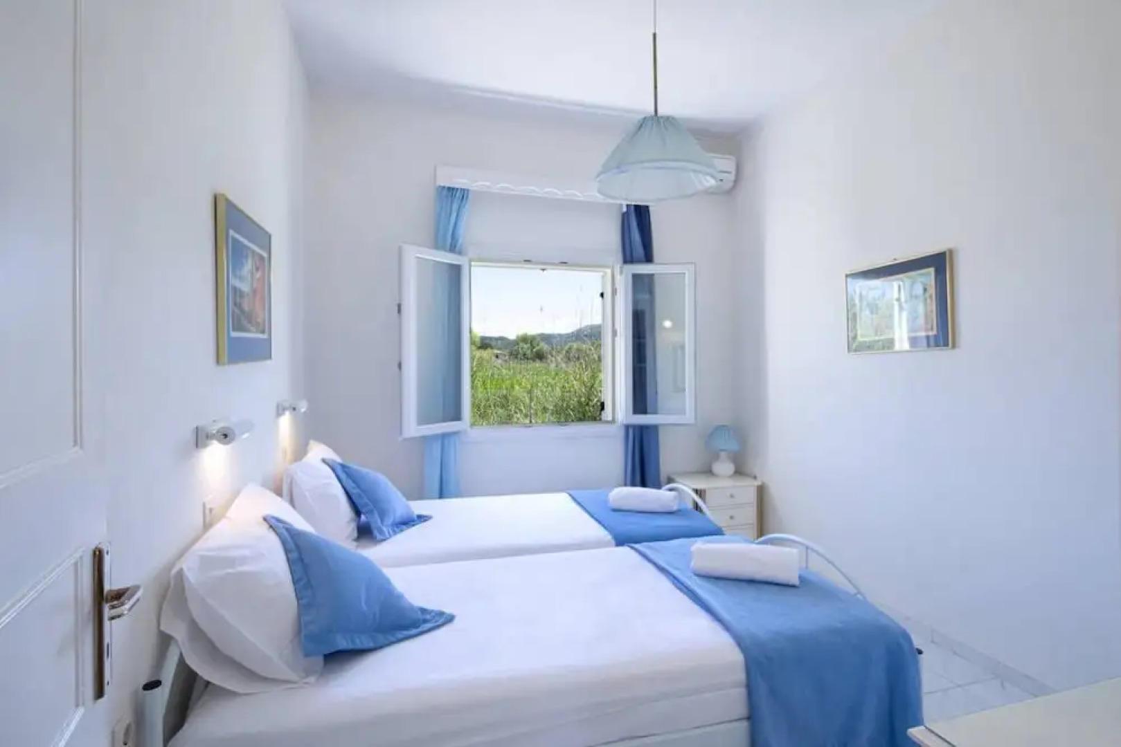 Villa Amorossa Beachfront 3 Bedroom in Roda