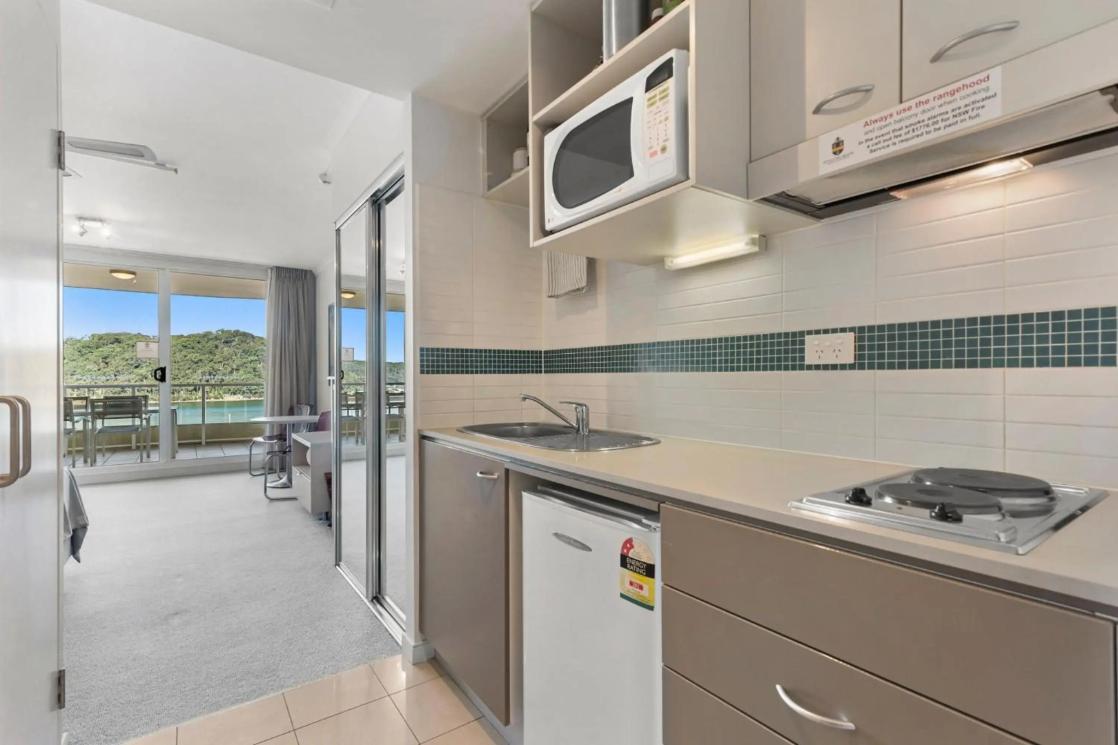BASE Holidays - Ettalong Beach Premium Apartments