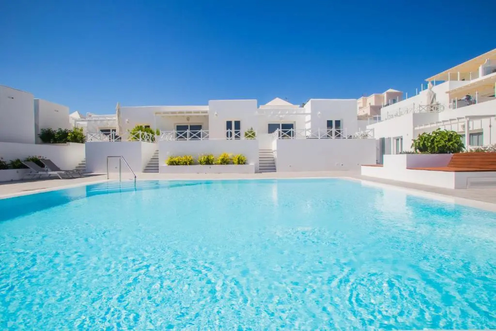 Flower Beach Suite 1