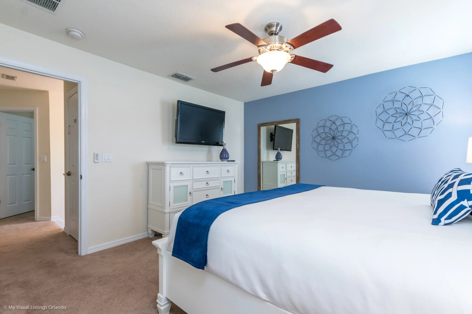 4 bed town home with full size pool Close to Disne
