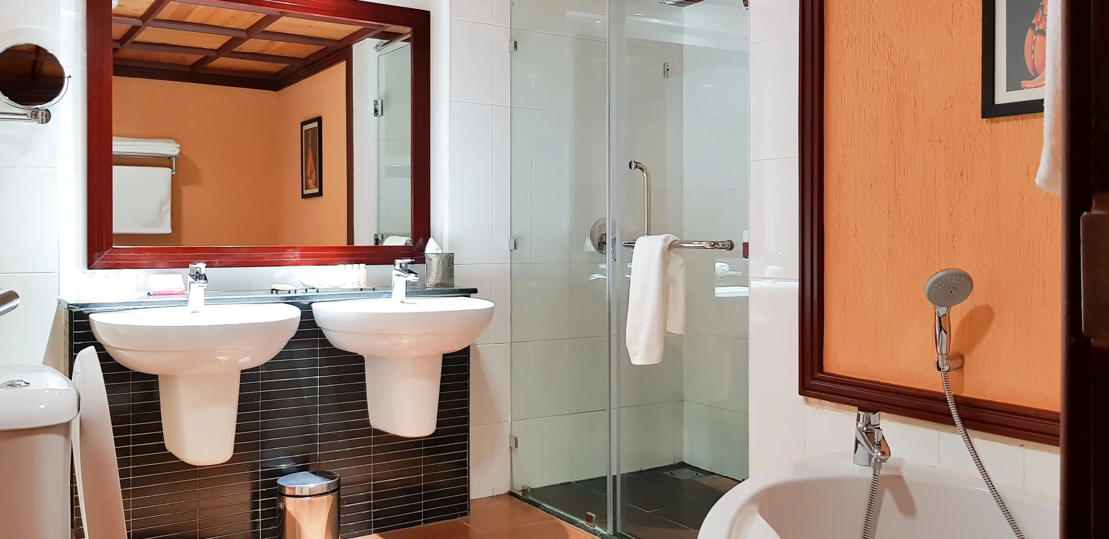 Отель Mövenpick Hotel & Residences Nairobi