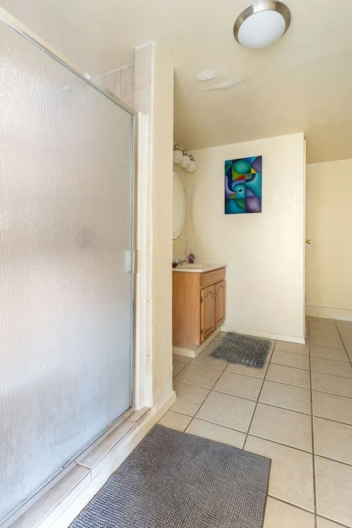 Bright & Spacious One Bedroom Apartment