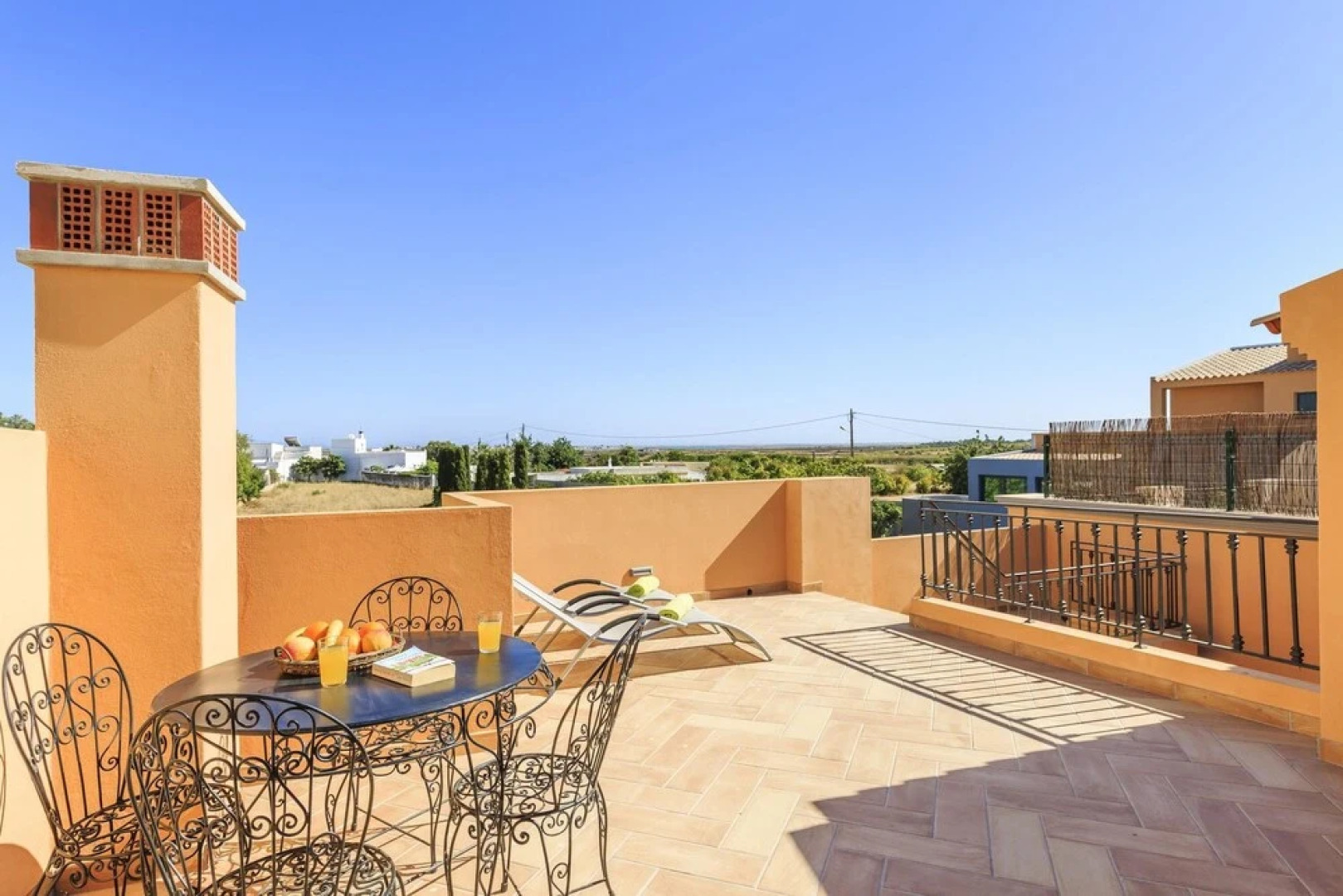 Property With 10 Bedrooms in Quelfes, With Wonderful sea View, Private