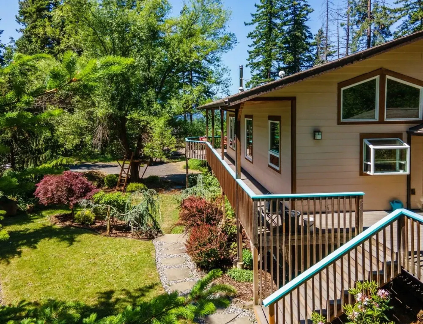 White Stag 4 Bedroom Home by RedAwning