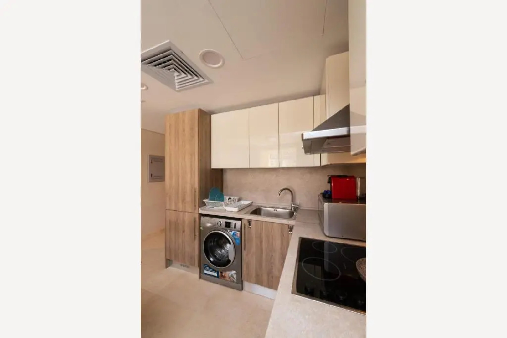 Jazzy 1BDR w Outdoor Pool View Terrace Free Pool & Beach Access