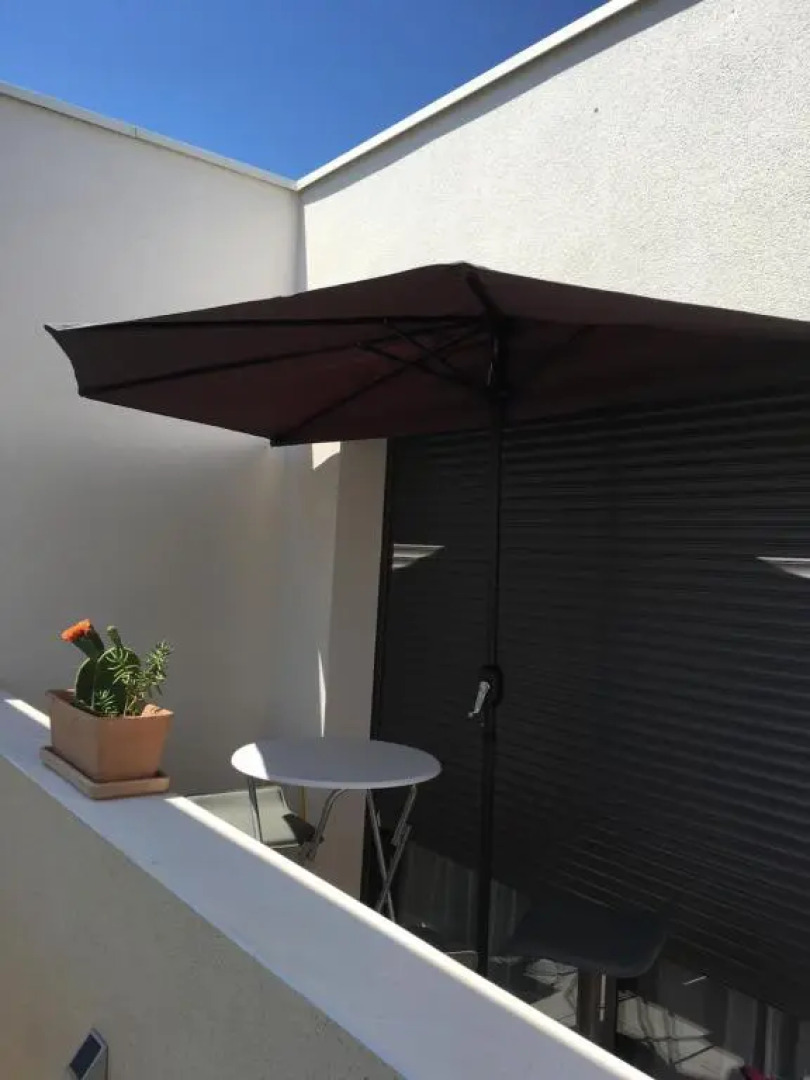 Grand studio confortable et spacieux avec terrasse