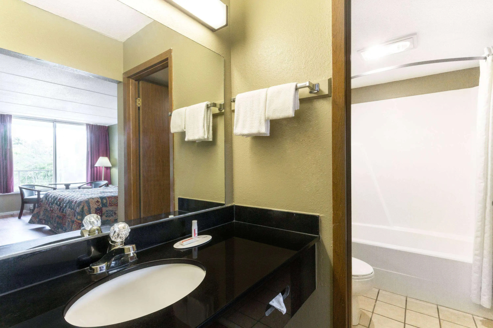 Super 8 by Wyndham Kingsport /I-81
