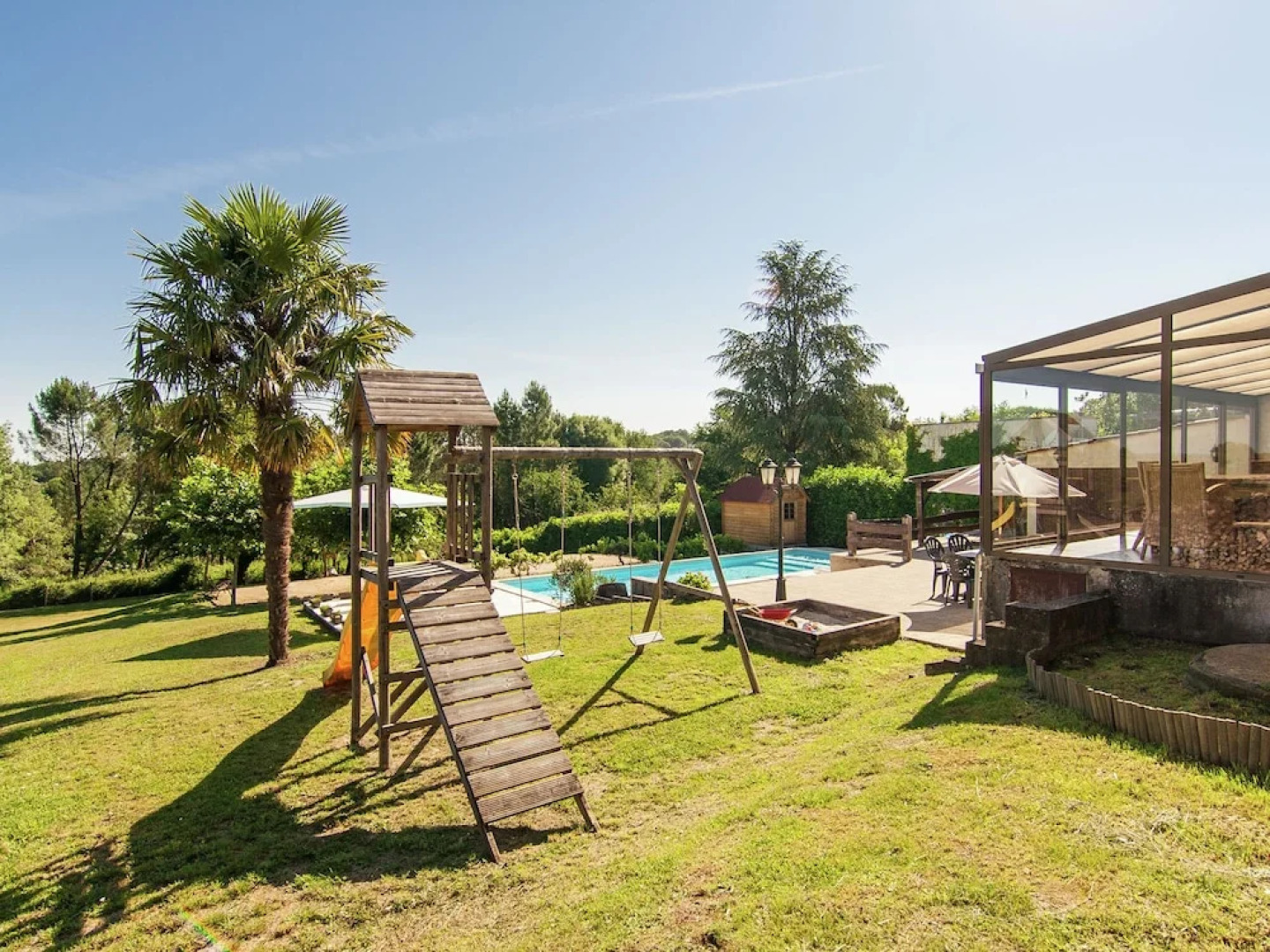 Cottage With Porch, Large Private Pool and Spacious Garden