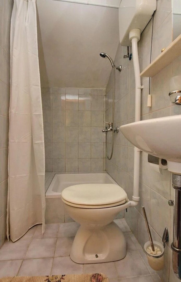 Stunning Home in Mocici With Wifi and 4 Bedrooms