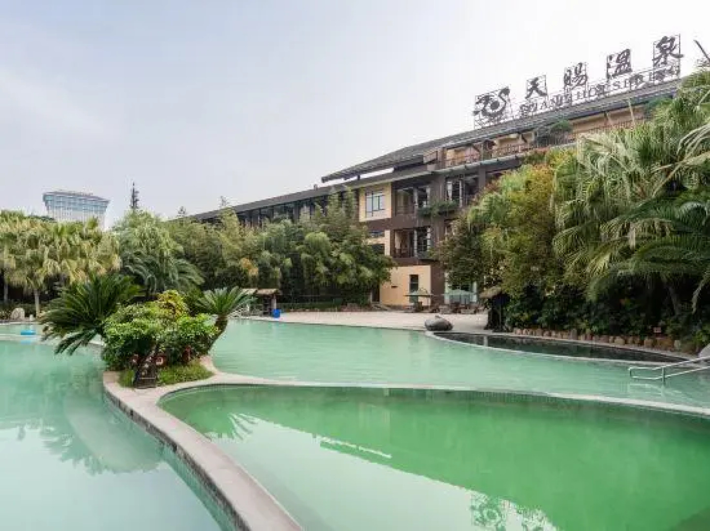 Sichuan Tianci Jianmenguan Hot Spring Resort Hotel