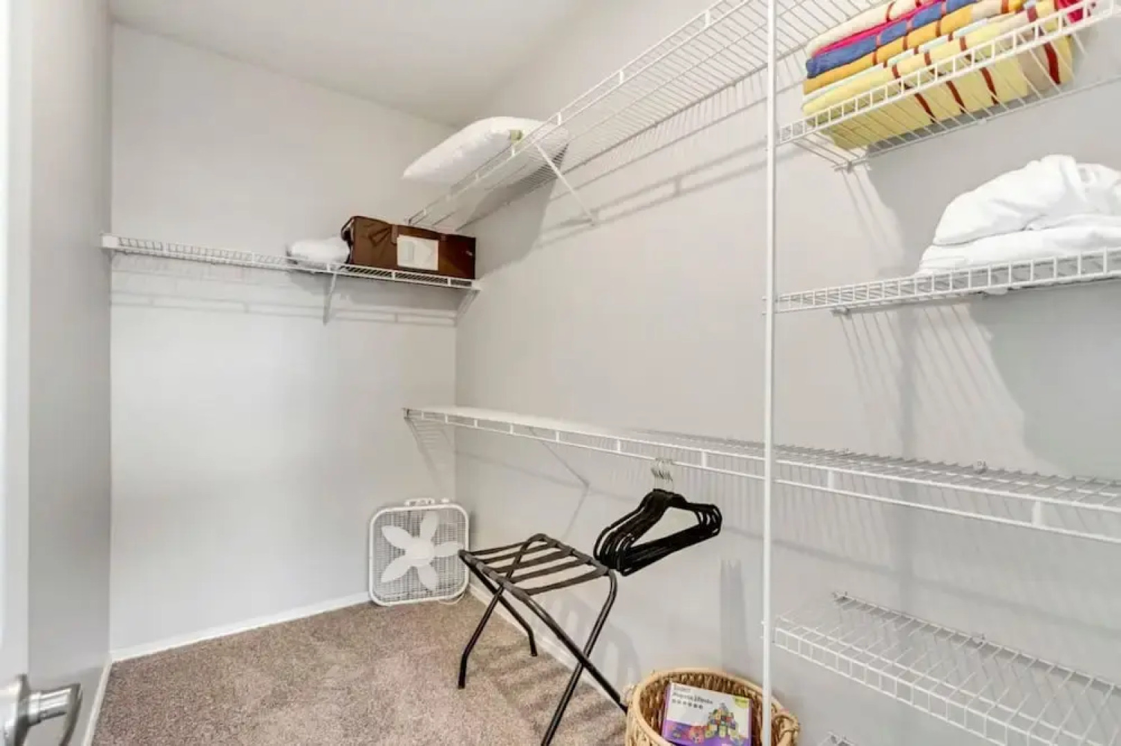 Quiet Apt - Close to Davis Conference - King Bed