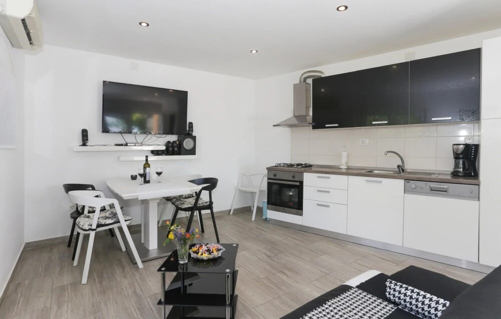 Nice Home in Solin With Wifi and 2 Bedrooms