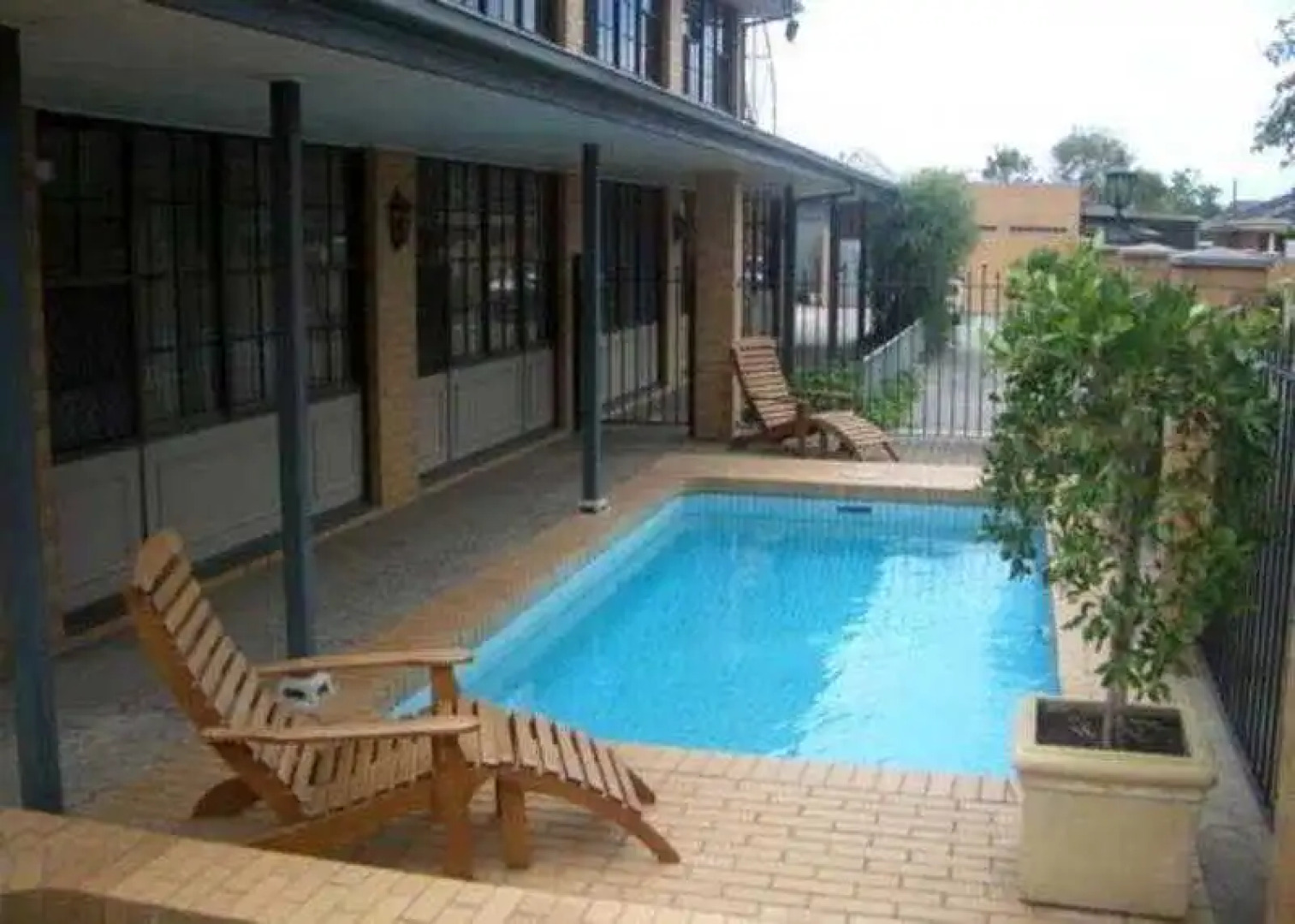 Aviators Lodge Motel