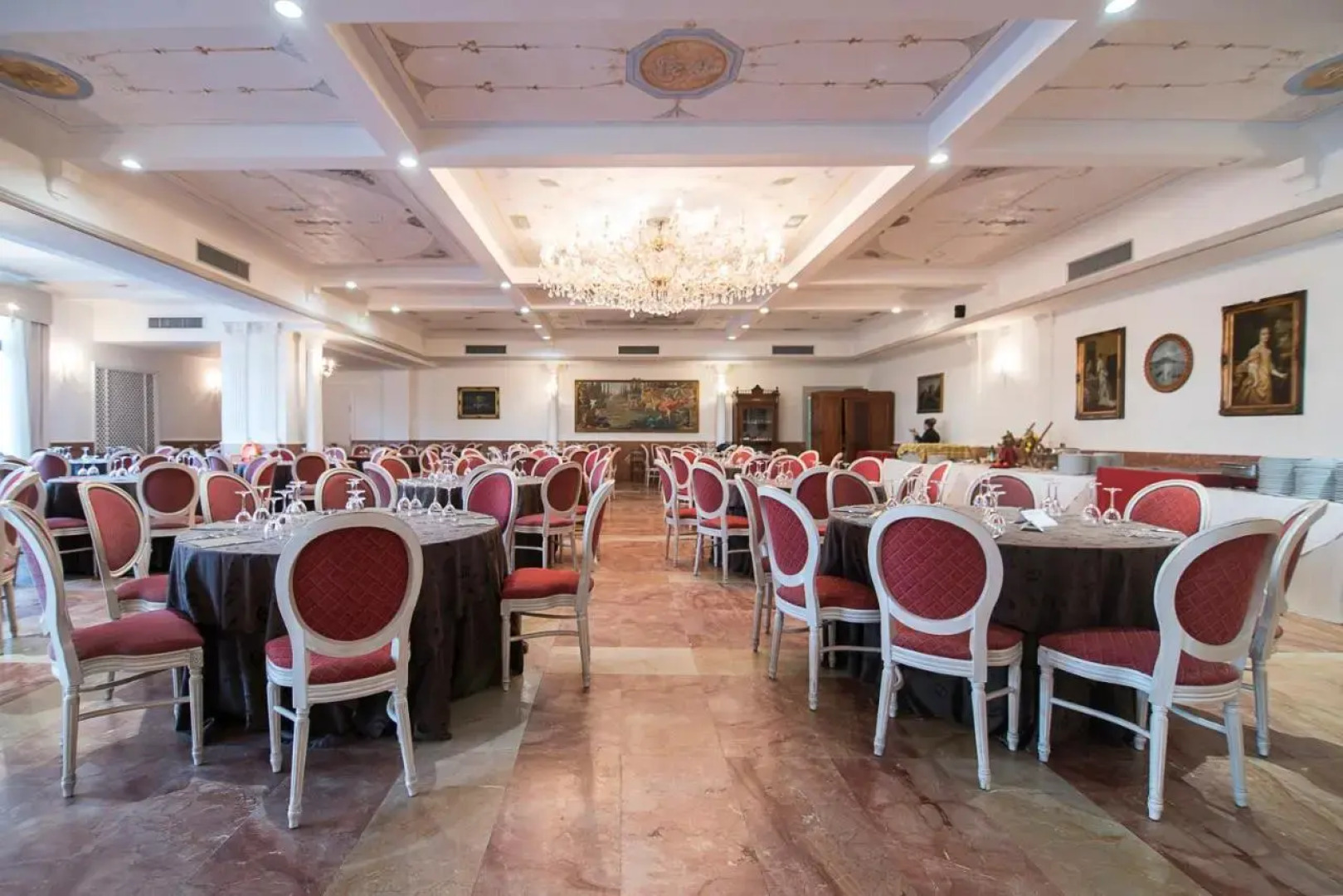 Delfino Beach Hotel