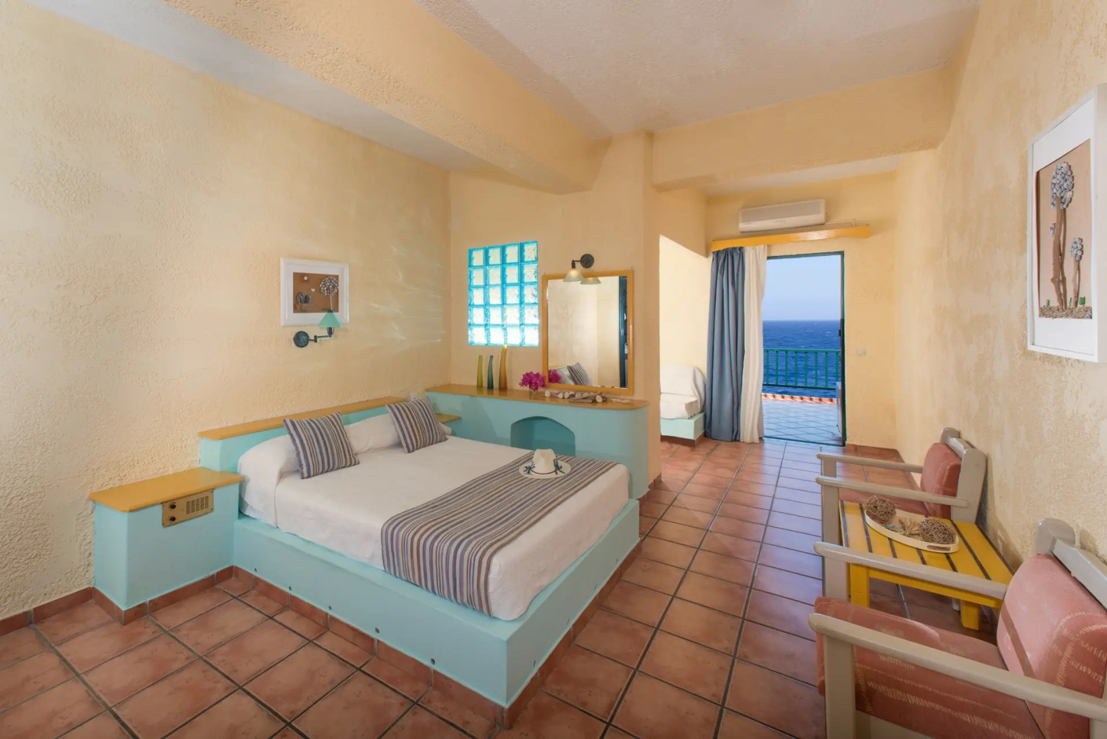 Cavos Bay Hotel and Studios