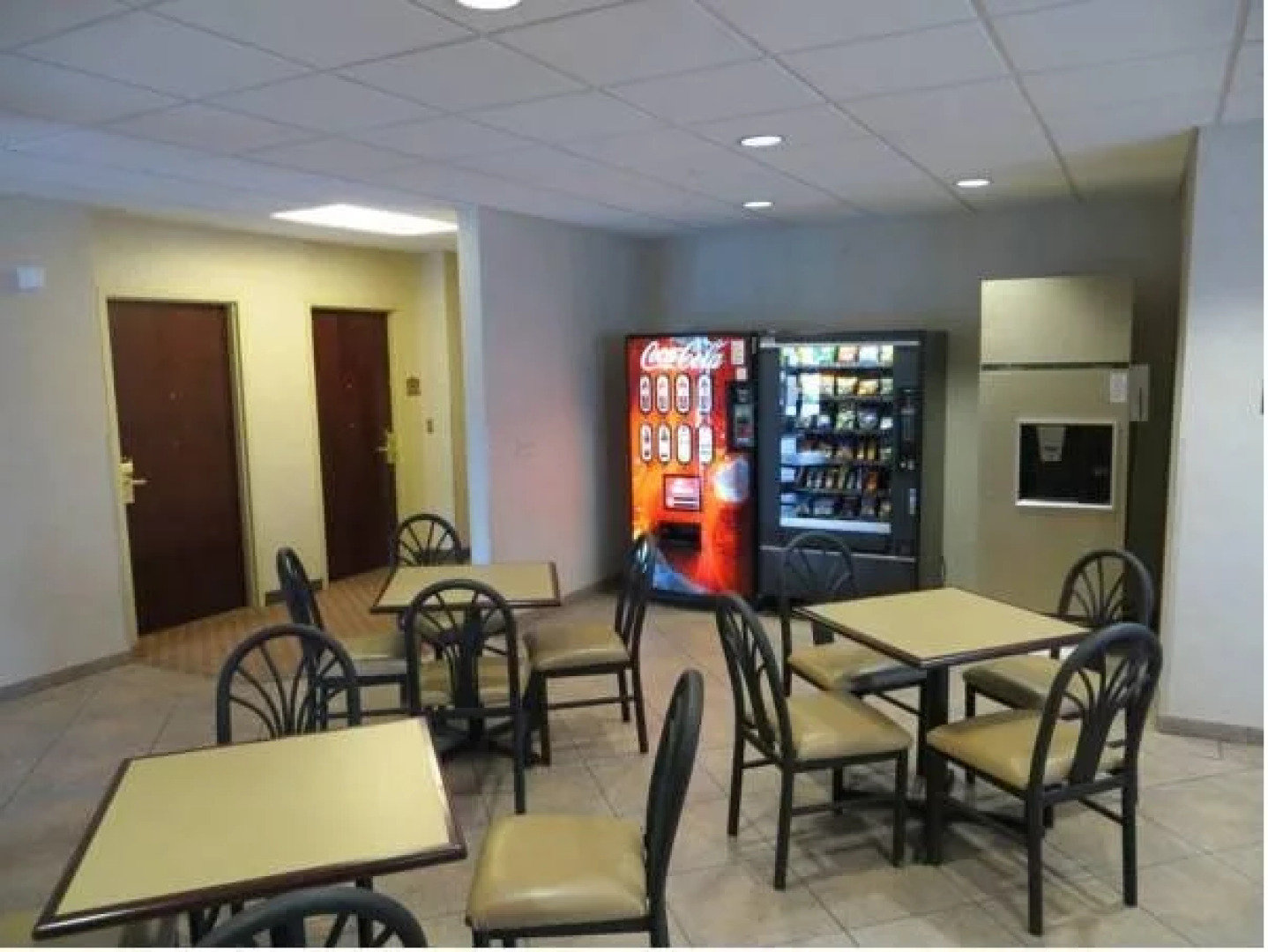 HomeTown Hotel Bryant