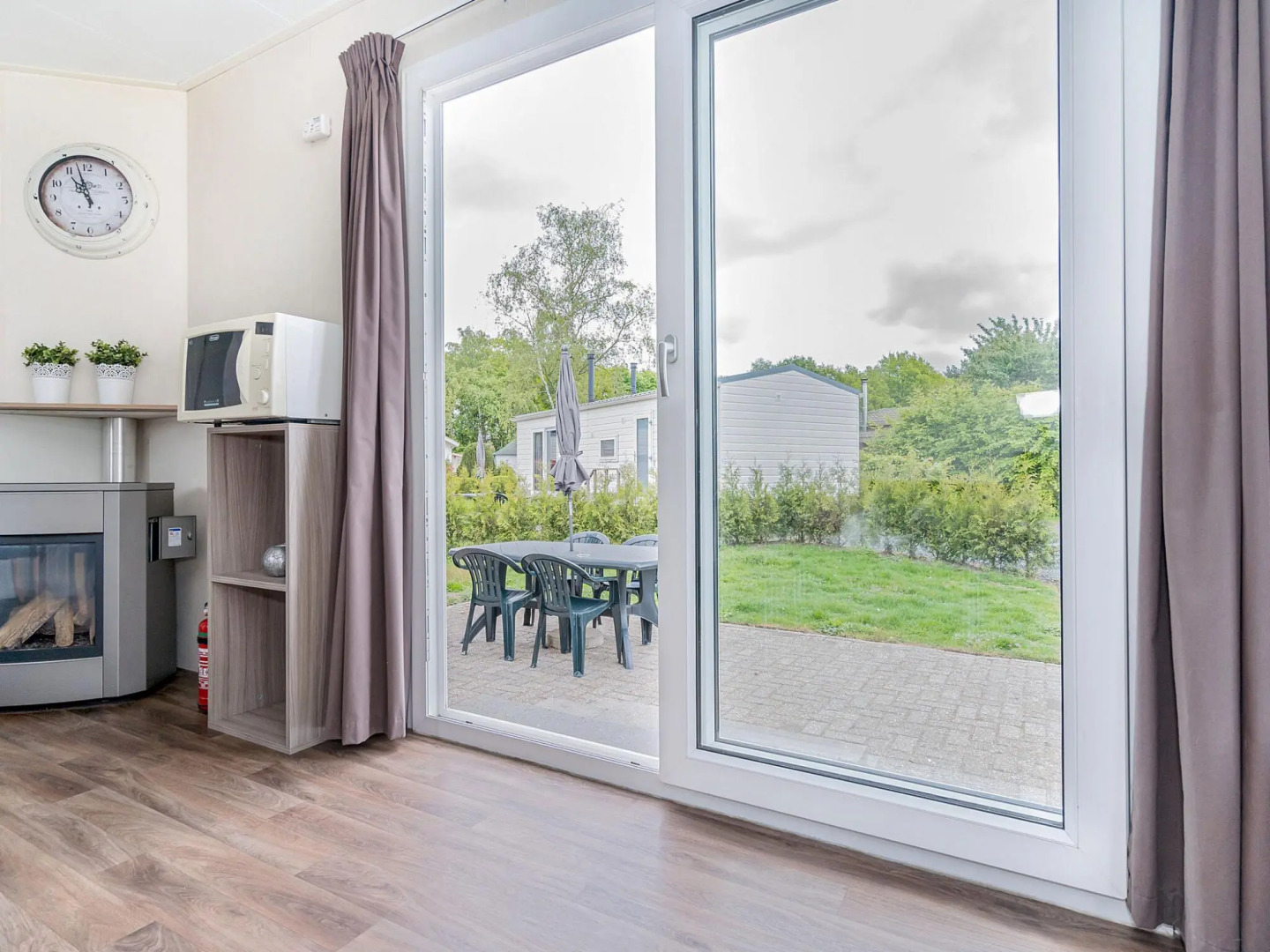 Comfy chalet with fireplace, near Baarle-Nassau