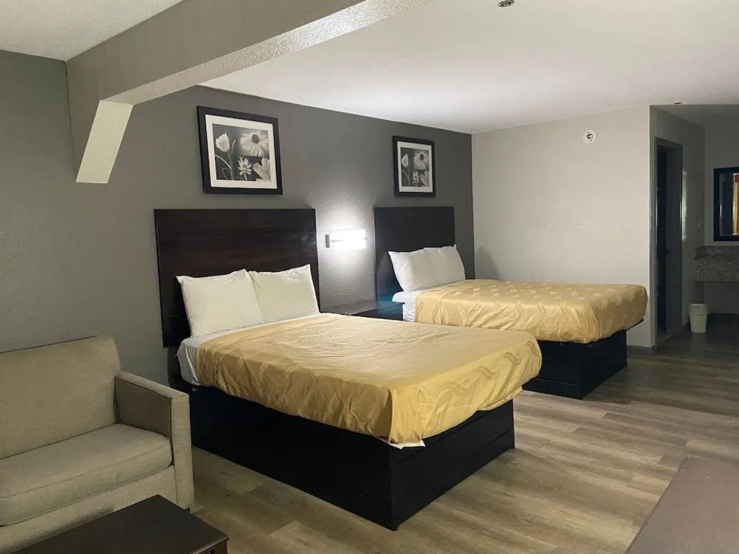 Speedway Inn & Suites