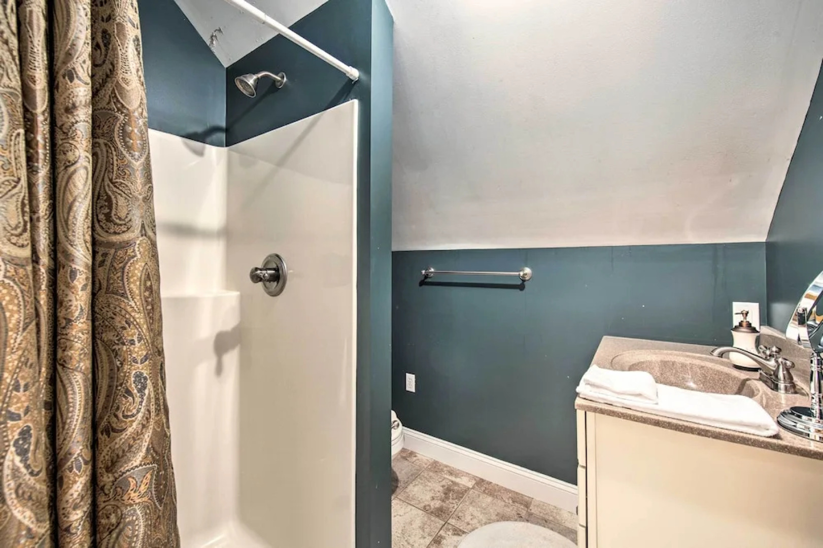 Extravagant Atglen Manor w/ Private 60-acre Land!