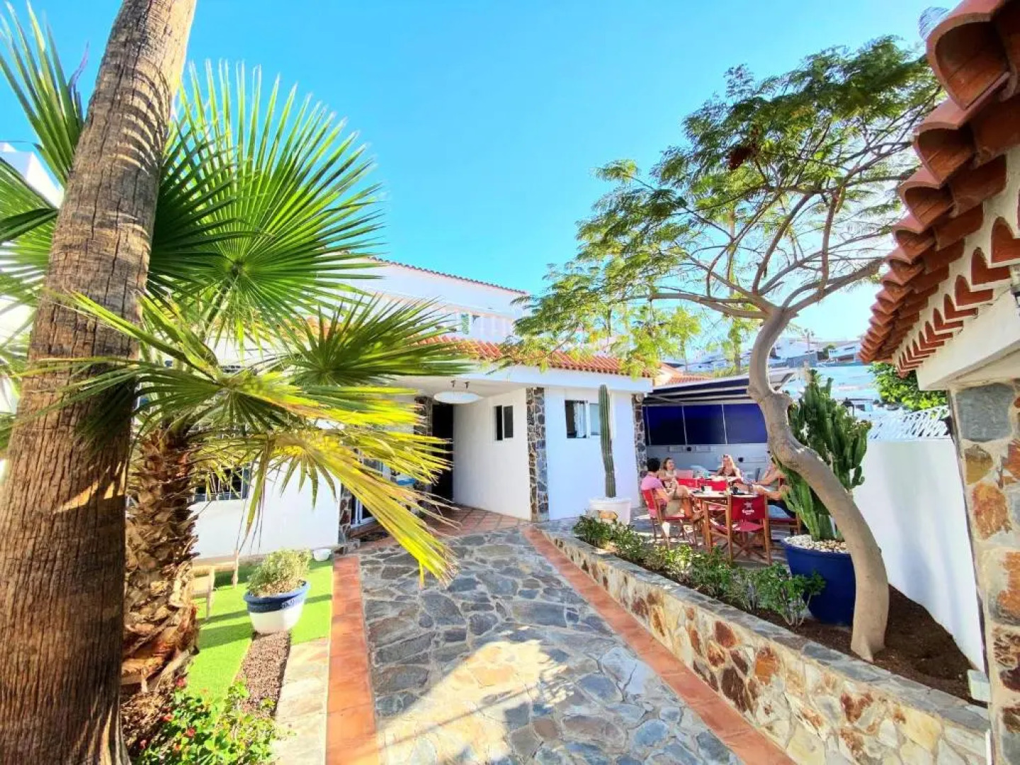 Endless Summer Hostel - Adults Only