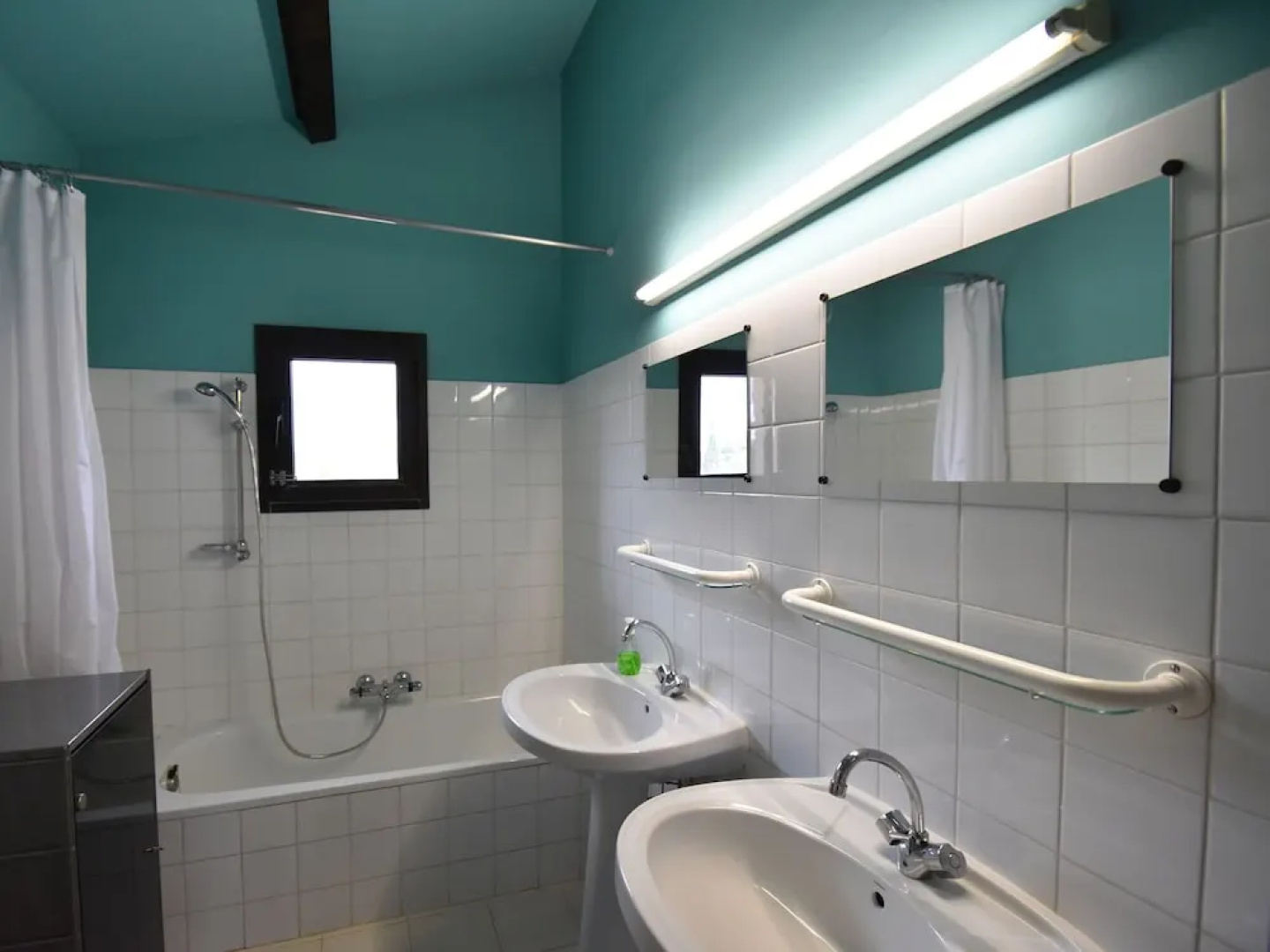 Spacious Villa With Heated Pool With Super Slide Between the Beach and Lake