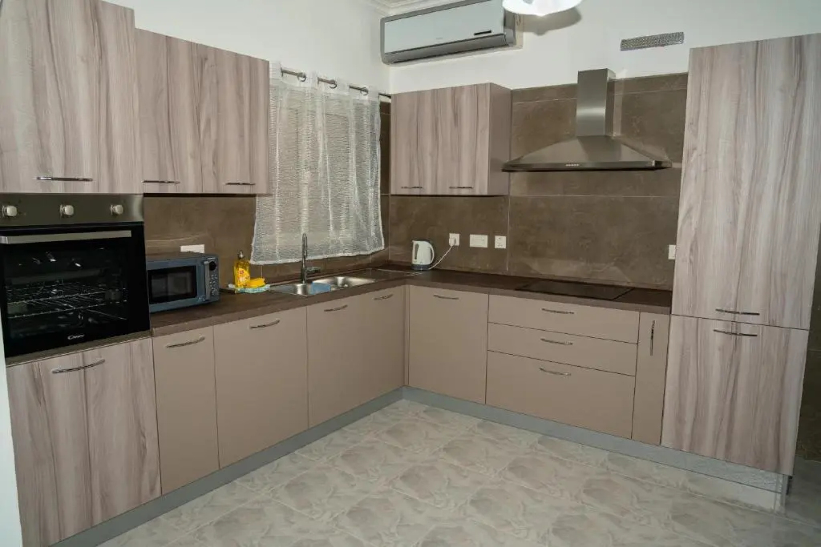 Riviera Mansions Apt. 9 - Side Sea-View, 3 bedroom Deluxe Apartment