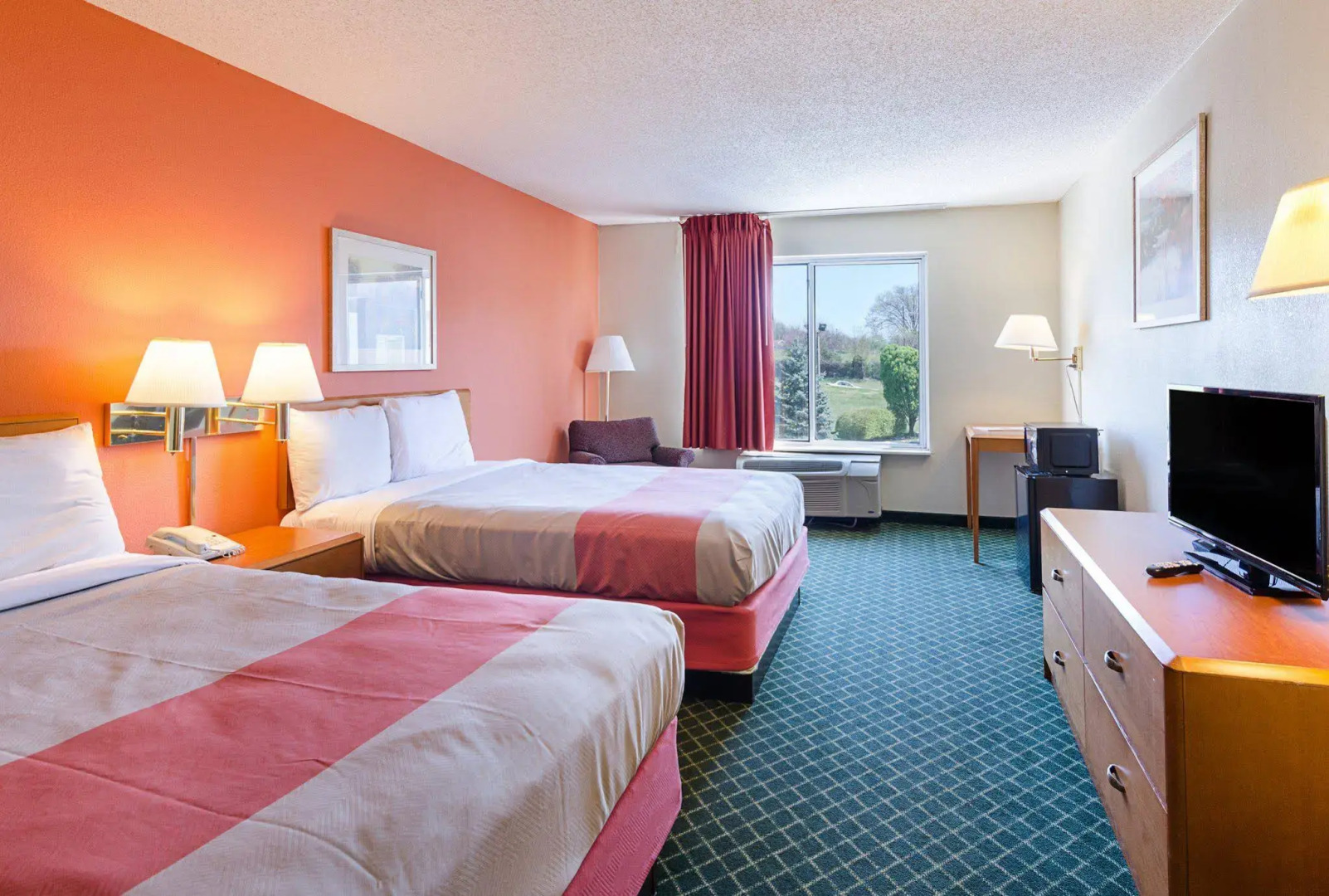 Econo Lodge Inn and Suites