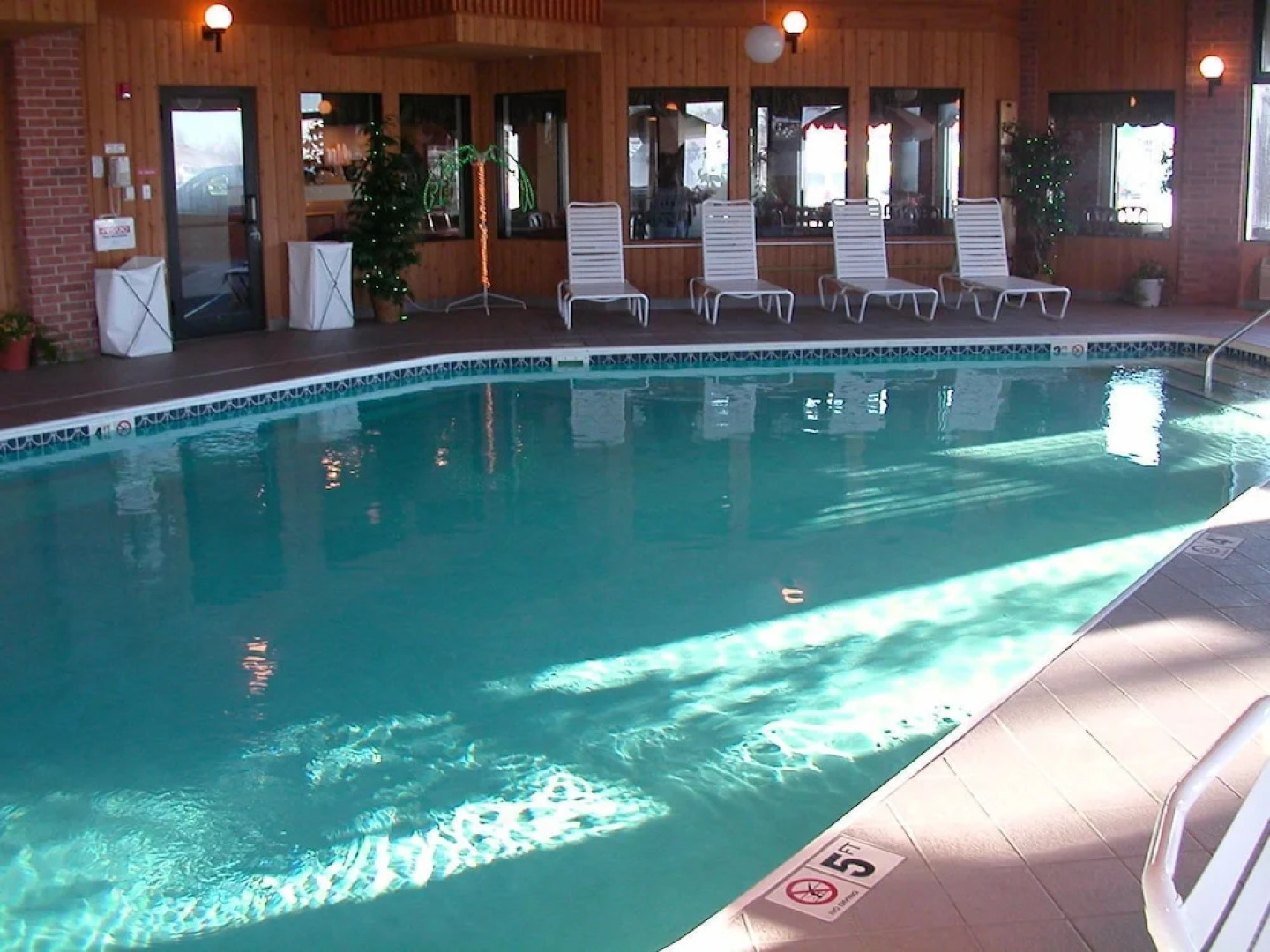 Lomira Inn and Suites