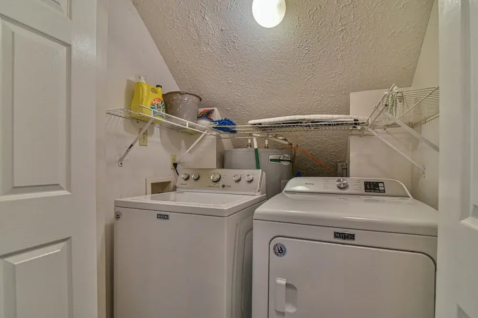 2 BR apt near Mtn to Sea Hiking Trail