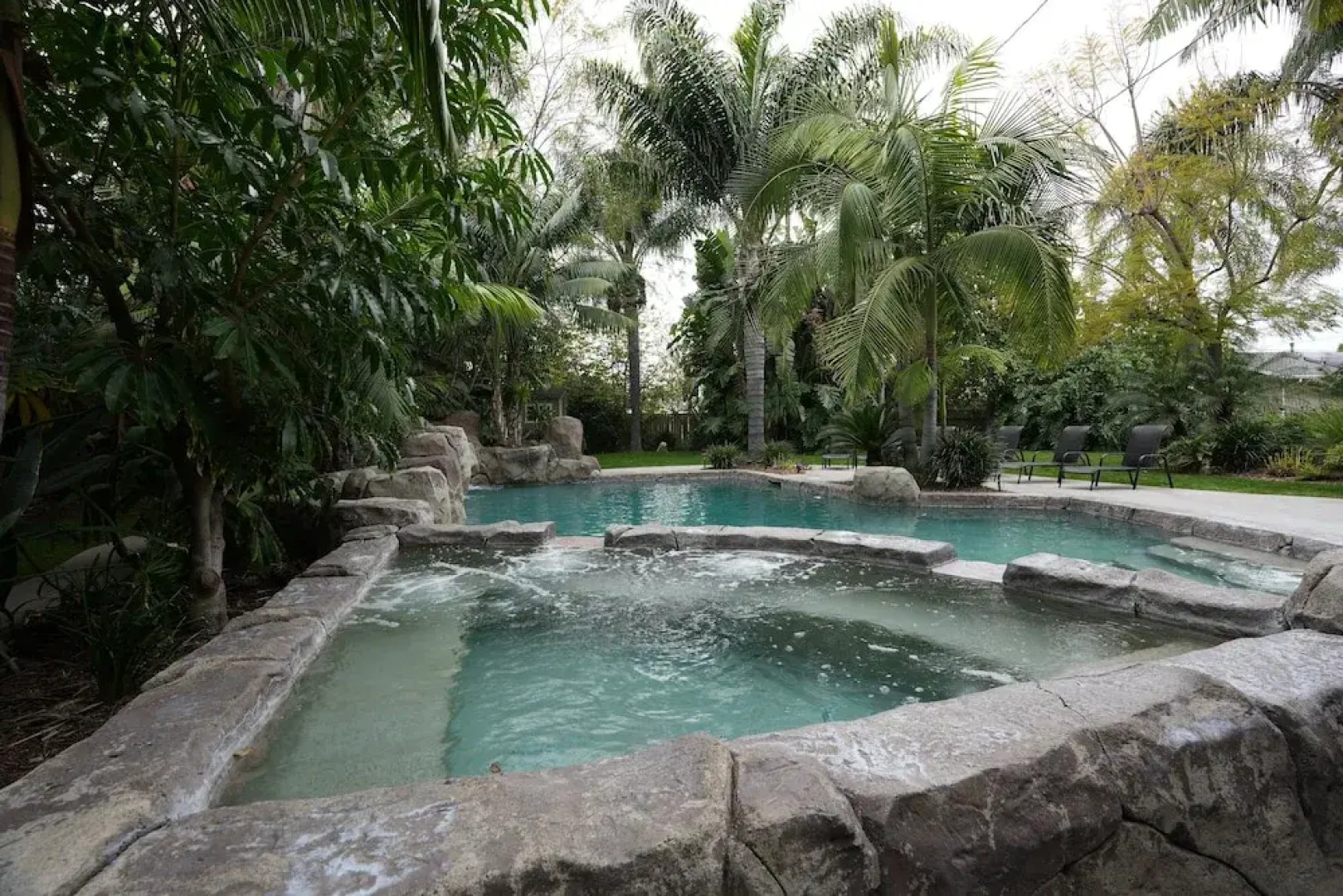 Incredible Estate 5 Bedrooms 3 Bathroom W/resort Style Rock Pool & Jacuzzi